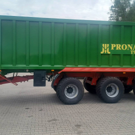 PRZYCZEPA skorupowa tridem z przesuwną ścianą Pronar T900